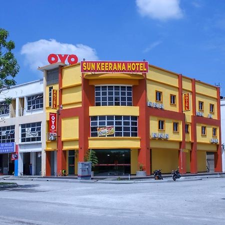 Oyo 89387 Sun Keerana Hotel Klang Exterior photo